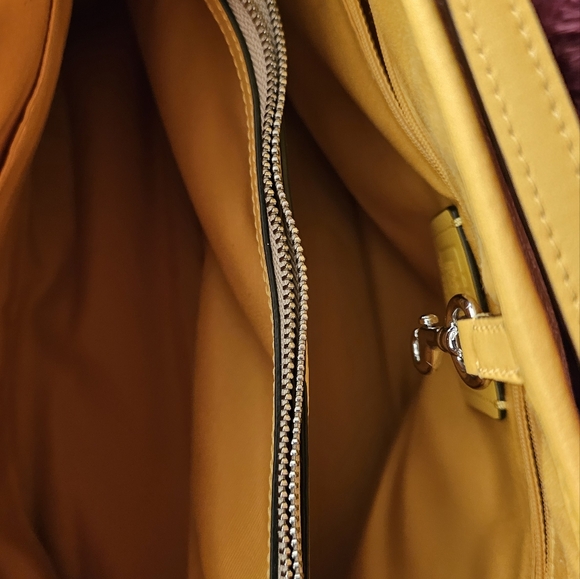 VINTAGE YELLOW COACH SATCHEL/ HANDBAG - Picture 6 of 9